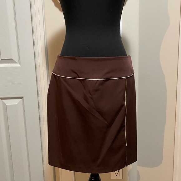 Alyn Paige Twin Blazer and skirt set - Picture 4 of 4